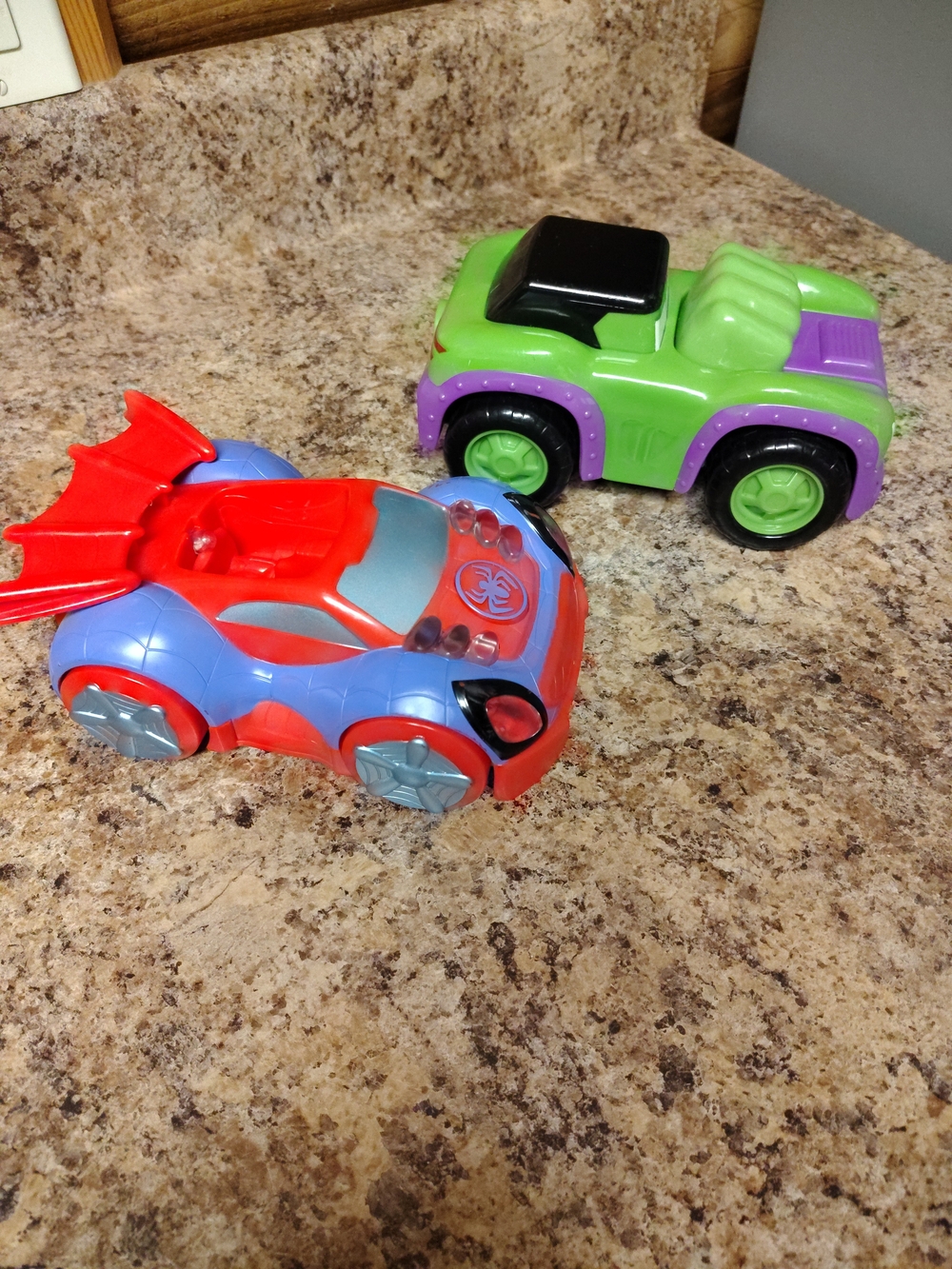 SpiderMan And Hulk  - Plastic Racing Vehicle